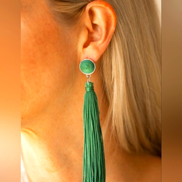 Beautiful Green Tassell Earrings - Picture 1 of 2